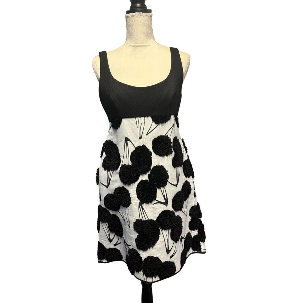 NWT Milly Women's Sleeveless Empire Cut Dress With Textured Flower Detail Black
